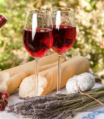 Rượu vang đỏ và những lợi ích không ngờ với sức khỏe